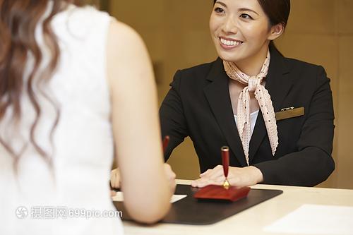 商務招待與酒店接待處女性會展服務人員的專業角色
